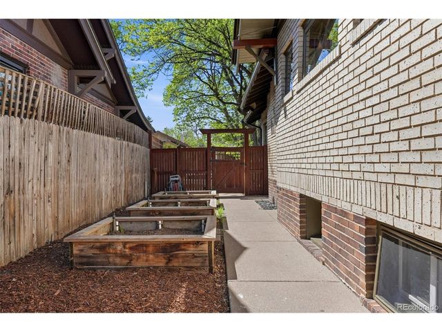 2326 Clermont St, Denver, CO 80207