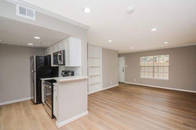 845 Augusta Drive 67, Houston, TX 77057