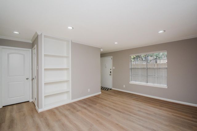 845 Augusta Drive 67, Houston, TX 77057
