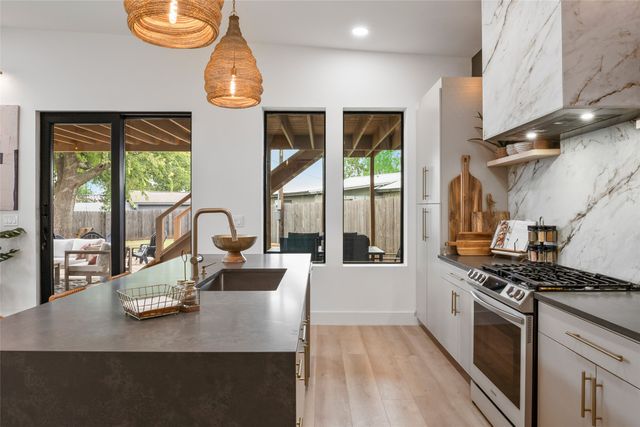 118 Bayside Circle, Gainesville, TX 76240