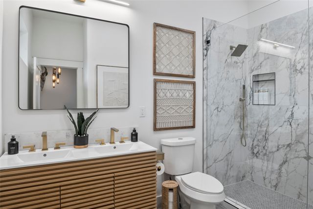 118 Bayside Circle, Gainesville, TX 76240