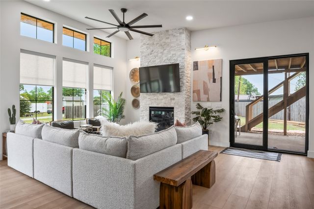 118 Bayside Circle, Gainesville, TX 76240