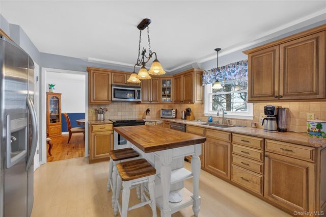 191 Forest Valley Road, Pleasant Valley, NY 12569