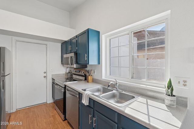 50 W IVYGLEN Street, Mesa, AZ 85201