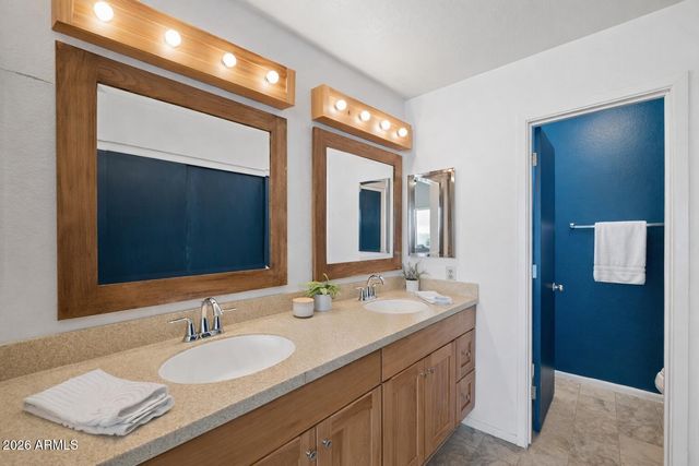 50 W IVYGLEN Street, Mesa, AZ 85201