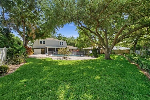 13305 GOLF CREST CIRCLE, Tampa, FL 33618