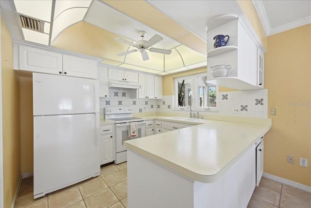 13305 GOLF CREST CIRCLE, Tampa, FL 33618