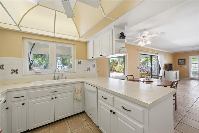 13305 GOLF CREST CIRCLE, Tampa, FL 33618