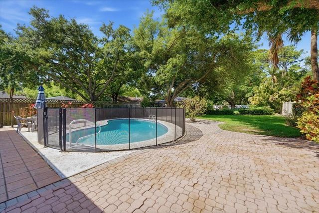 13305 GOLF CREST CIRCLE, Tampa, FL 33618