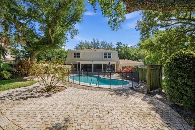 13305 GOLF CREST CIRCLE, Tampa, FL 33618