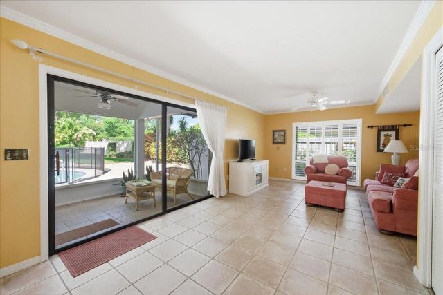 13305 GOLF CREST CIRCLE, Tampa, FL 33618