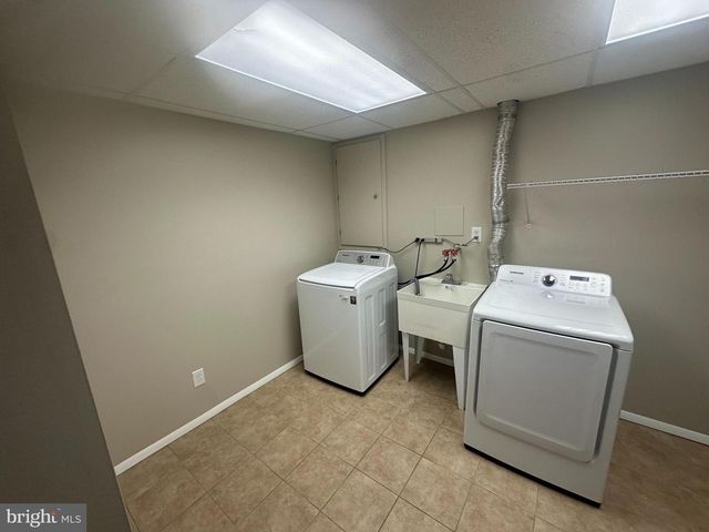 7613 SPRINGFIELD HILLS DR, Springfield, VA 22153