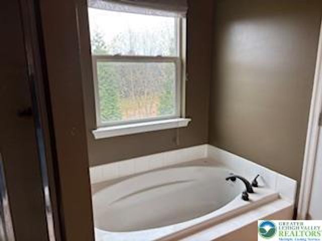 1125 King Way, Upper Macungie Twp, PA 18031