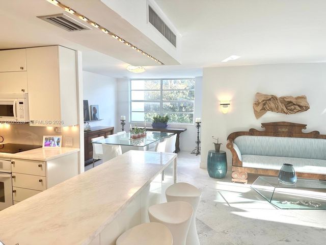 150 Ocean Lane Dr 2A, Key Biscayne, FL 33149