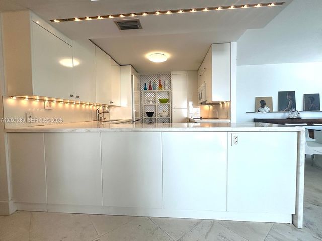 150 Ocean Lane Dr 2A, Key Biscayne, FL 33149