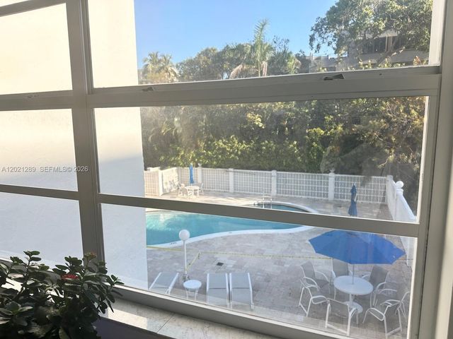 150 Ocean Lane Dr 2A, Key Biscayne, FL 33149