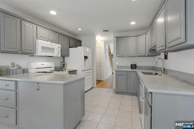 14 Summit Court, Hackensack, NJ 07601