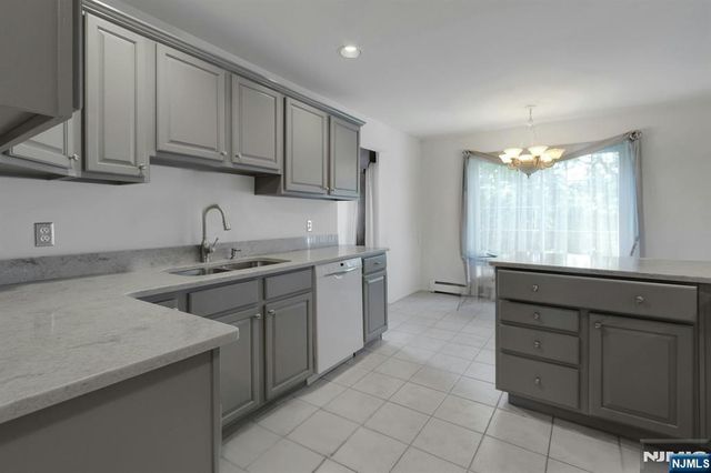 14 Summit Court, Hackensack, NJ 07601