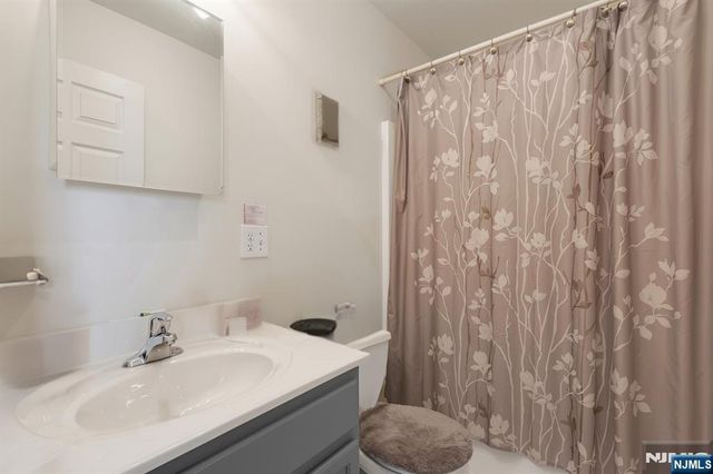14 Summit Court, Hackensack, NJ 07601