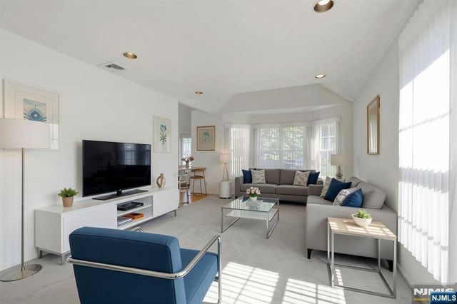 14 Summit Court, Hackensack, NJ 07601