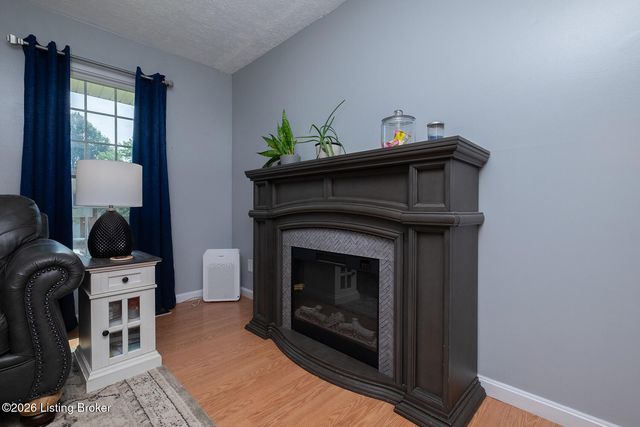 5504 Sprigwood Ln, Louisville, KY 40291