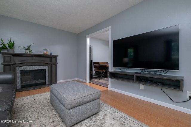 5504 Sprigwood Ln, Louisville, KY 40291