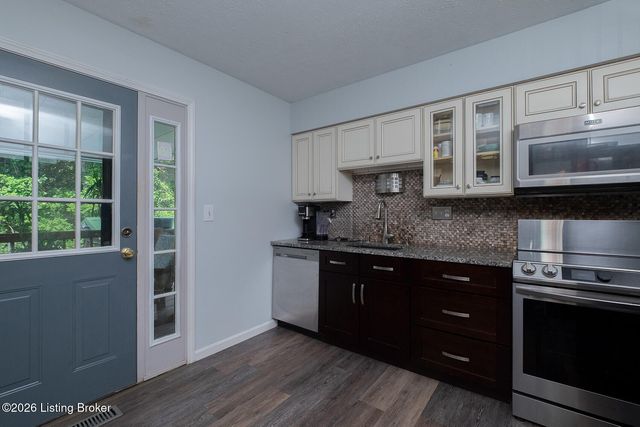 5504 Sprigwood Ln, Louisville, KY 40291