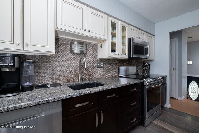 5504 Sprigwood Ln, Louisville, KY 40291