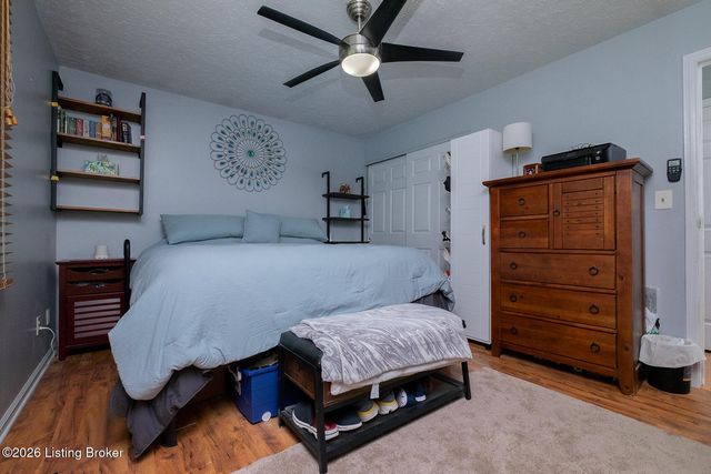5504 Sprigwood Ln, Louisville, KY 40291