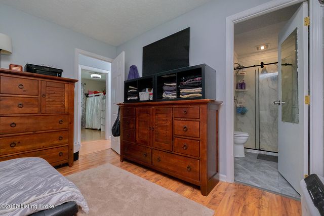 5504 Sprigwood Ln, Louisville, KY 40291