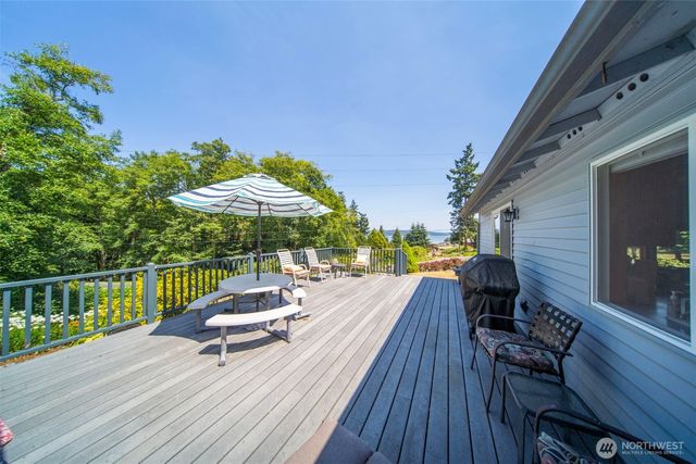 2196 N Bluff Road, Greenbank, WA 98253