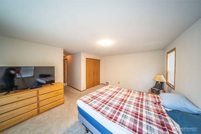 2196 N Bluff Road, Greenbank, WA 98253