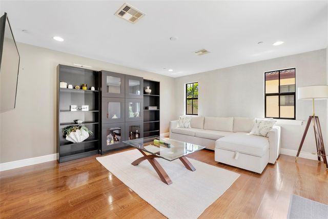 430 NE 7th Avenue 430, Fort Lauderdale, FL 33301