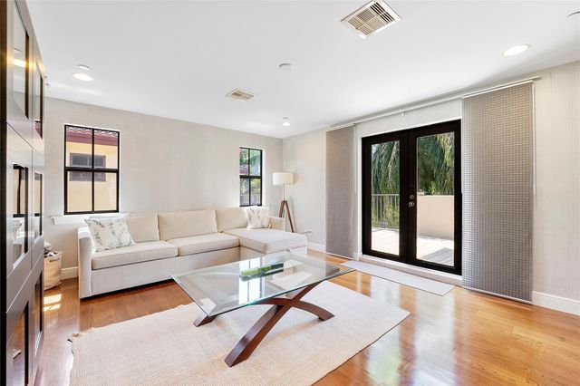 430 NE 7th Avenue 430, Fort Lauderdale, FL 33301