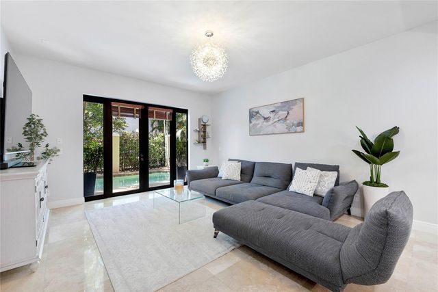 430 NE 7th Avenue 430, Fort Lauderdale, FL 33301