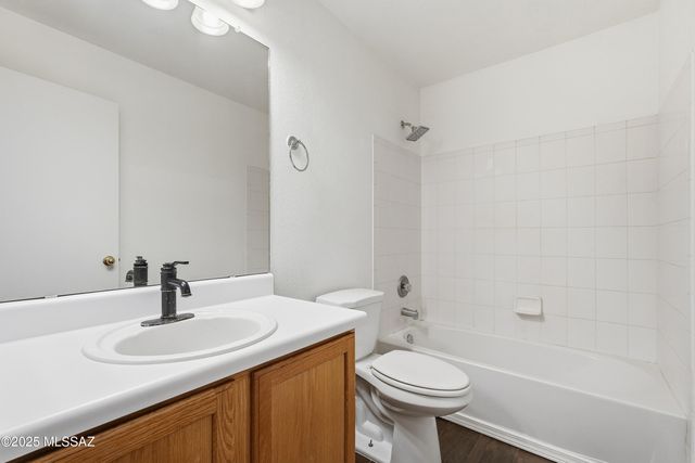 8667 N Golden Moon Way, Tucson, AZ 85743