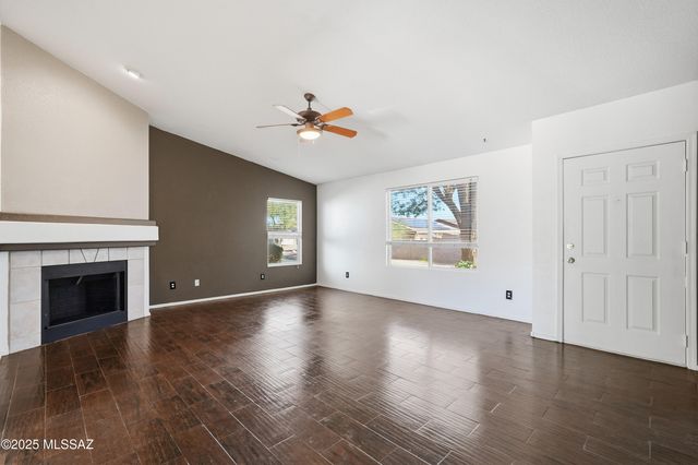 8667 N Golden Moon Way, Tucson, AZ 85743