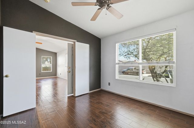 8667 N Golden Moon Way, Tucson, AZ 85743