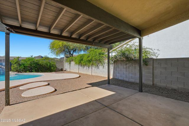 8667 N Golden Moon Way, Tucson, AZ 85743