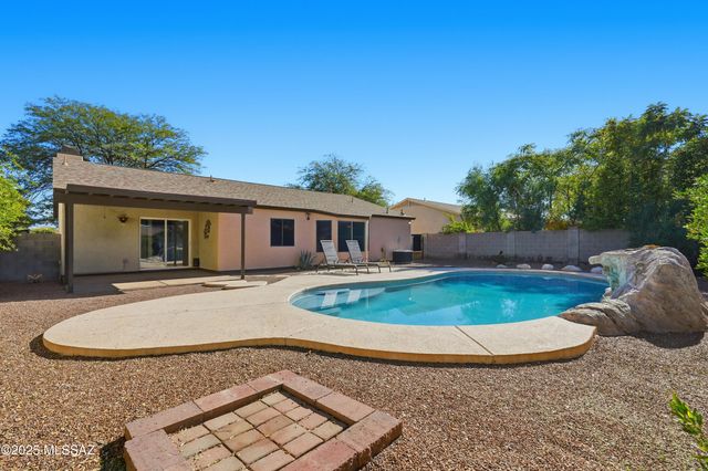 8667 N Golden Moon Way, Tucson, AZ 85743