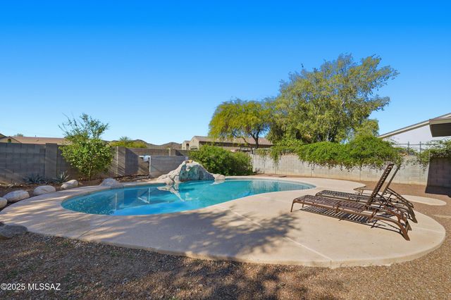 8667 N Golden Moon Way, Tucson, AZ 85743