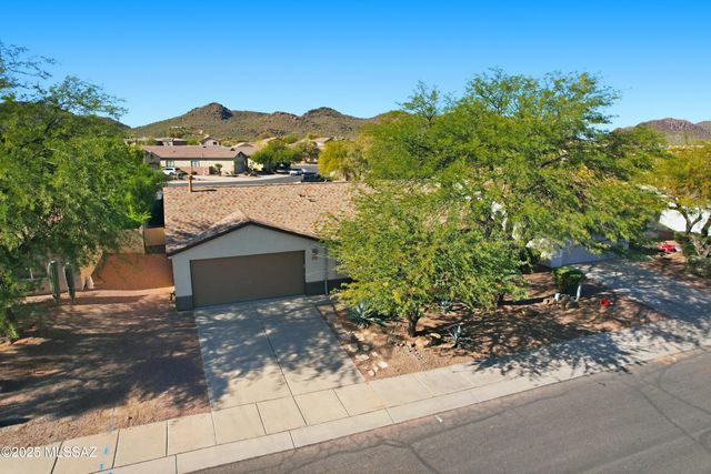 8667 N Golden Moon Way, Tucson, AZ 85743