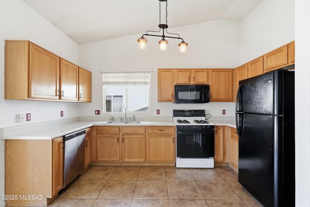 8667 N Golden Moon Way, Tucson, AZ 85743