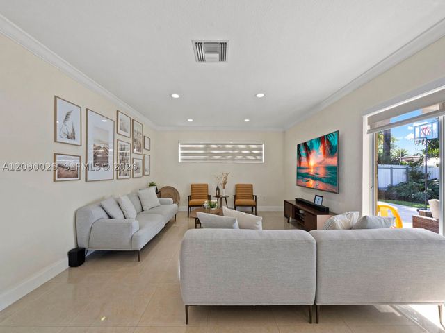 8530 NW 179th St, Hialeah, FL 33015