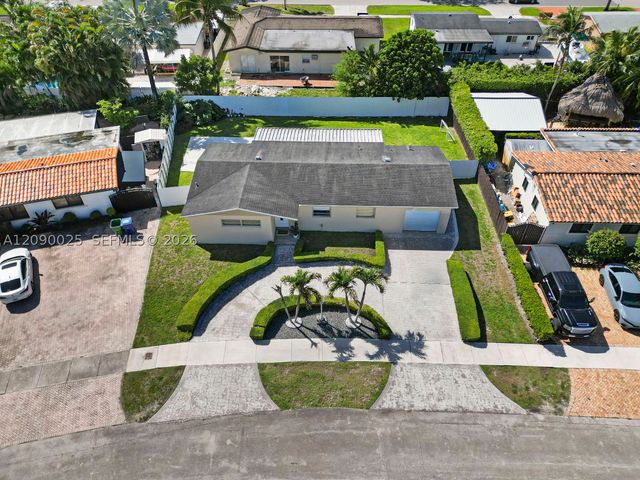 8530 NW 179th St, Hialeah, FL 33015
