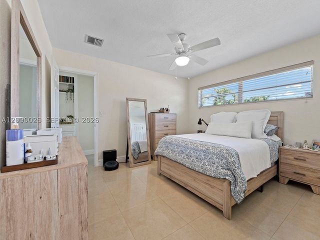 8530 NW 179th St, Hialeah, FL 33015
