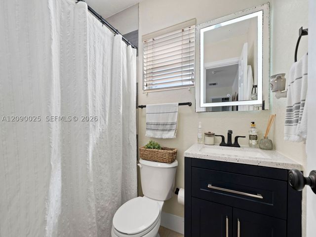 8530 NW 179th St, Hialeah, FL 33015