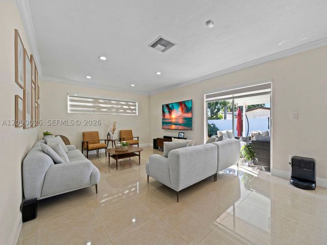 8530 NW 179th St, Hialeah, FL 33015