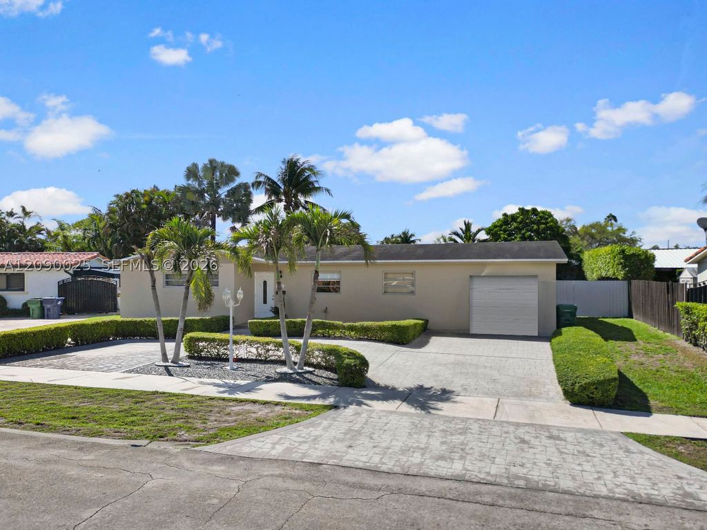 8530 NW 179th St, Hialeah, FL 33015
