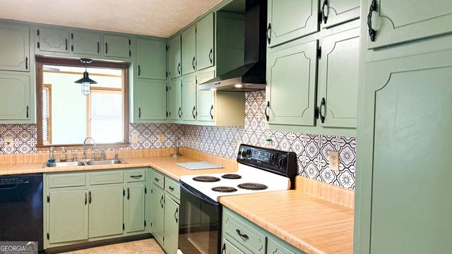 5931 Brassie Ridge Lane, Ellenwood, GA 30294